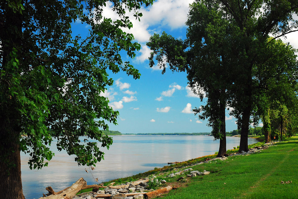 peaceful area in Memphis park next to river